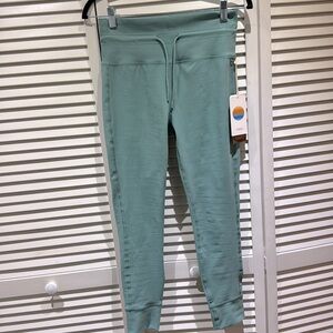 Vuori Daily Leggings basil - size M